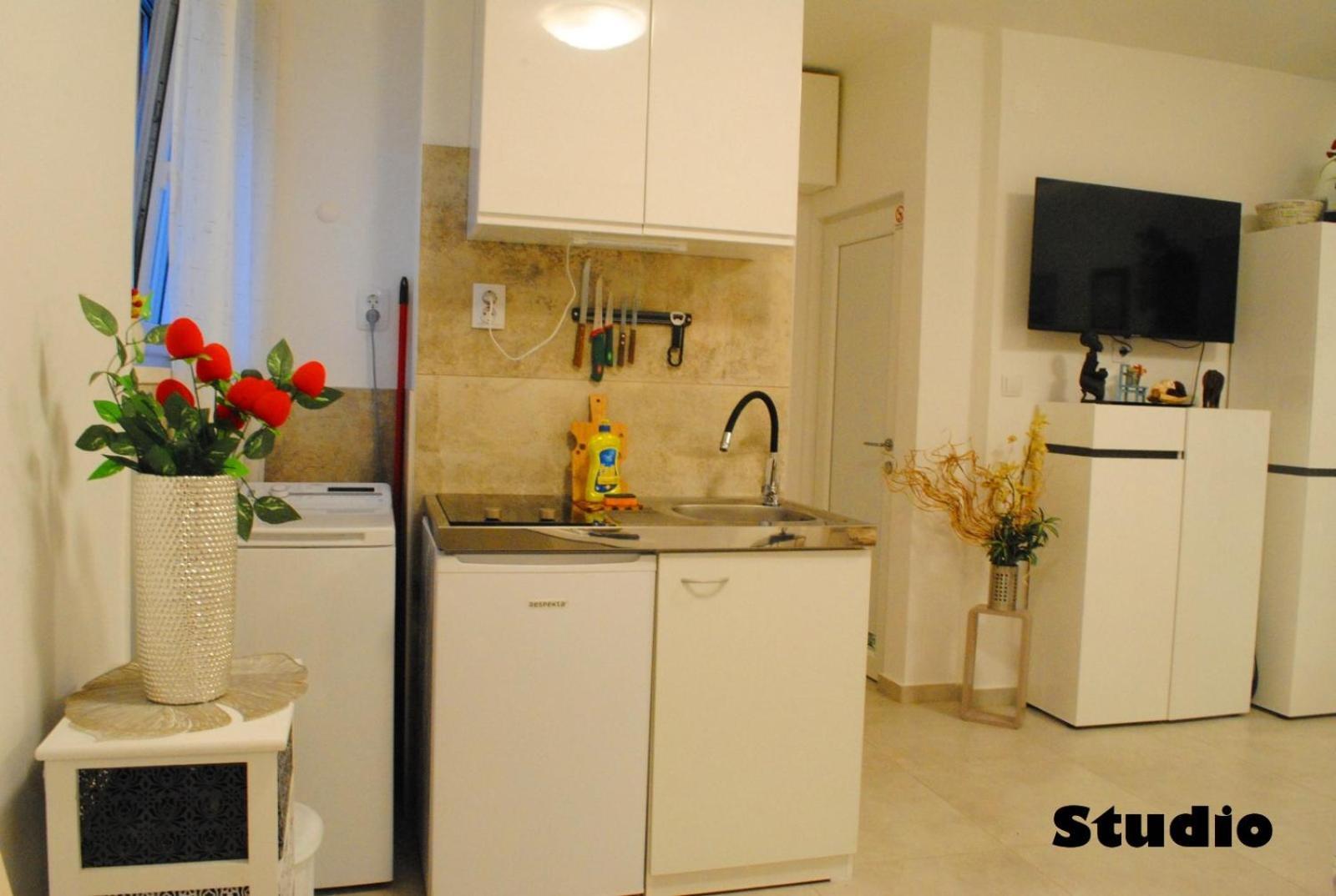 Sunshower Apartment And Studio Сплит Екстериор снимка