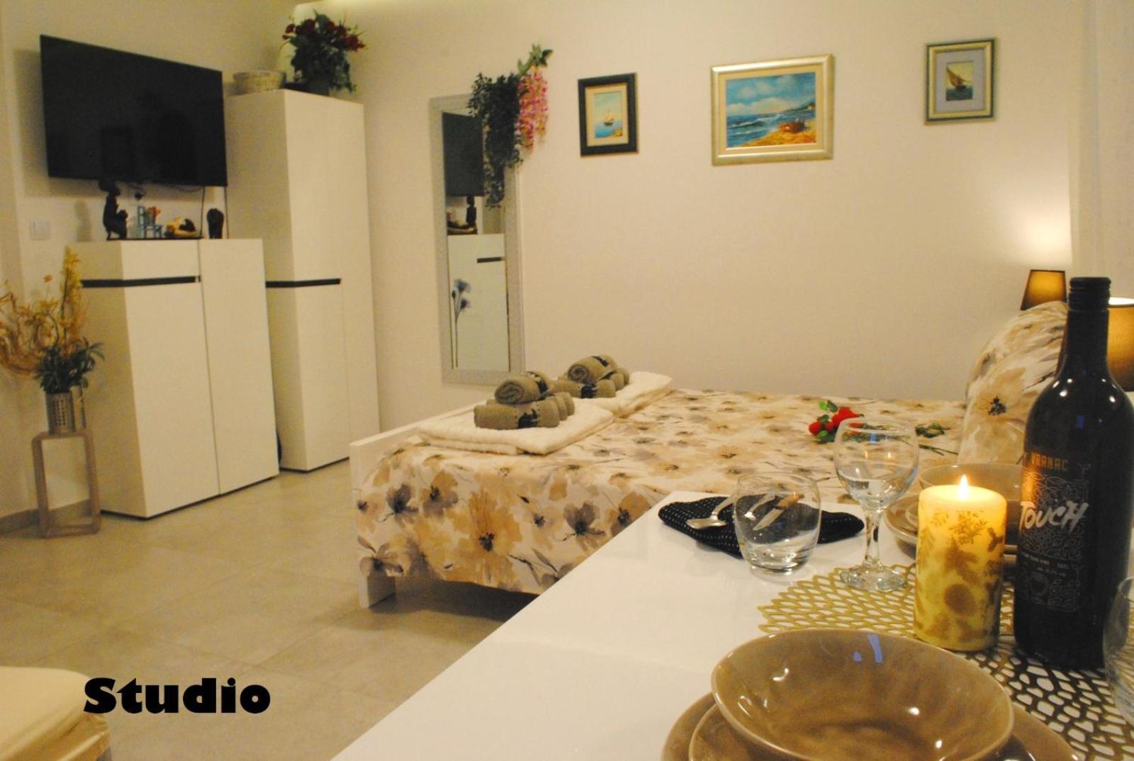 Sunshower Apartment And Studio Сплит Екстериор снимка